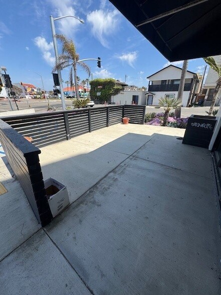 More Photos Of 16305 Pacific Coast Hwy, Seal Beach Storefront For Sale