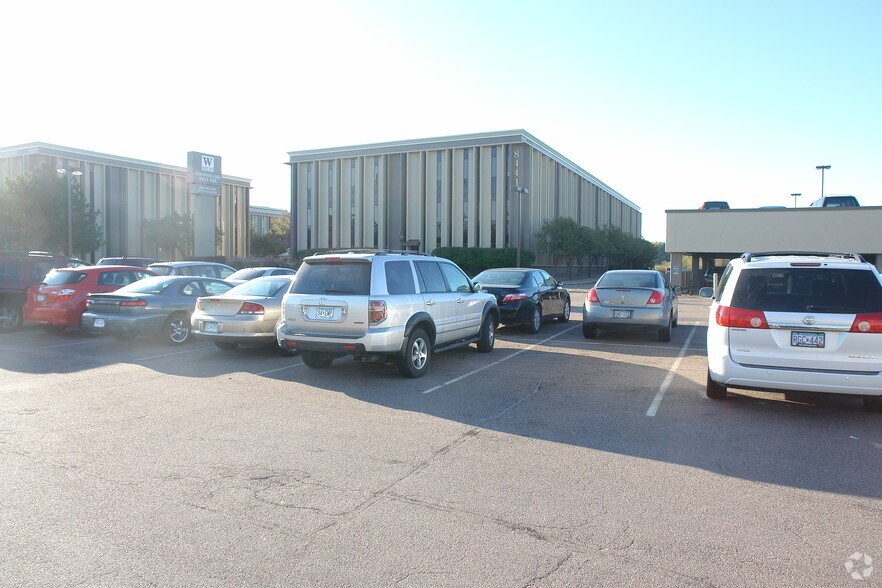 More Photos Of 8441 Wayzata Blvd, Golden Valley Office For Lease