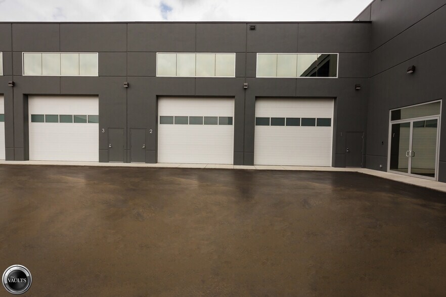 More Photos Of 13005 93 Av SW, Edmonton Self Storage For Sale