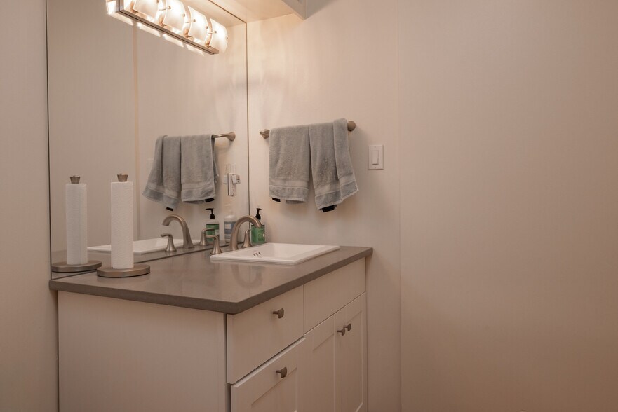 More Photos Of 1400 Maclovia Ln, Santa Fe Office Residential For Sale