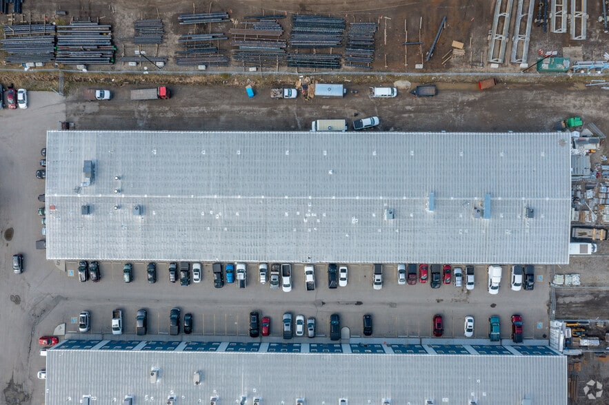 More Photos Of 8800 Venture Ave SE, Calgary Warehouse For Lease