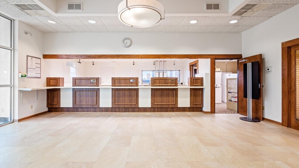 More Photos Of 2810 Maysville Pike, Zanesville Bank For Sale