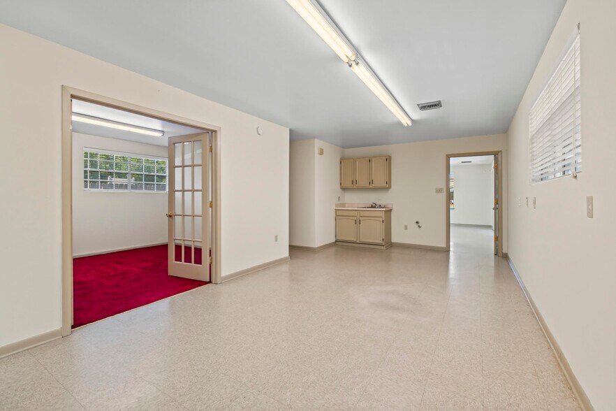 More Photos Of 676 E I 10 Service Rd, Slidell Office For Sale