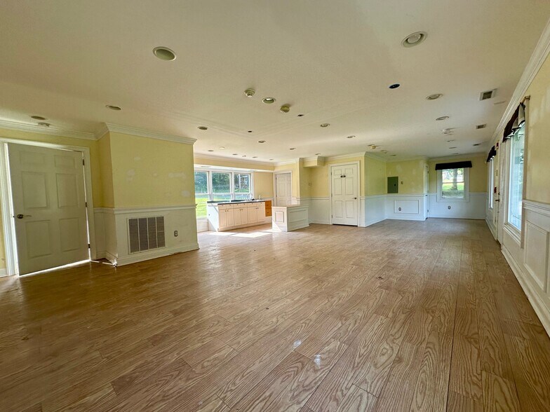 More Photos Of 454 Main St, Durham Freestanding For Sale