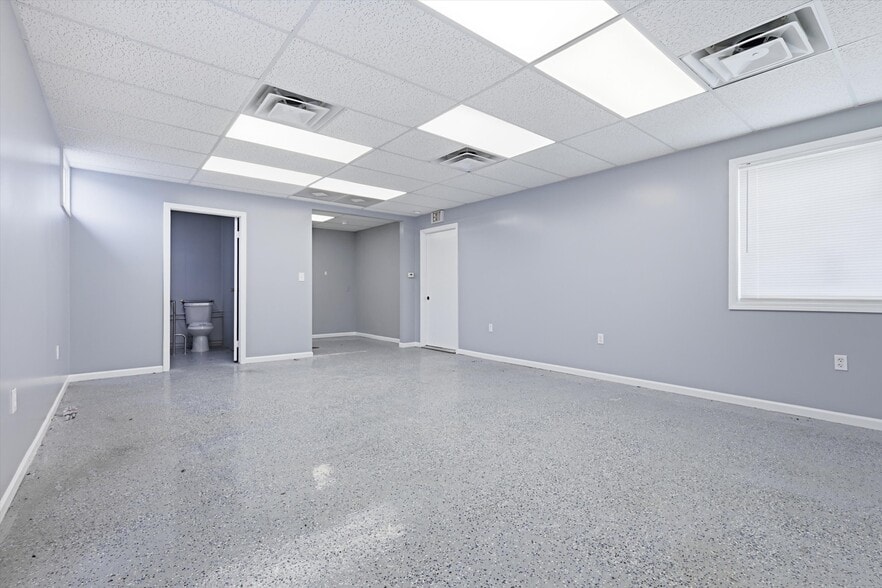 More Photos Of 625 W 23rd St, Independence Storefront Retail Office For Sale