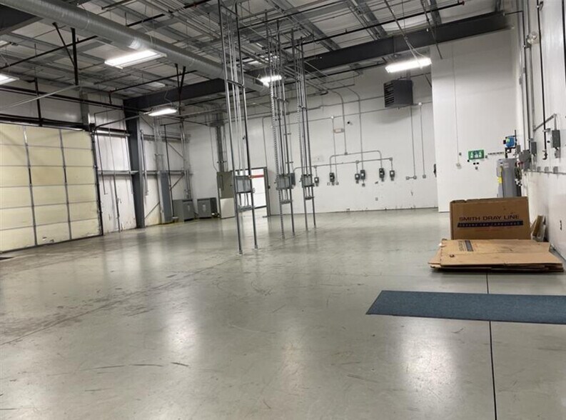 More Photos Of 615 McGee Rd, Anderson Showroom For Lease