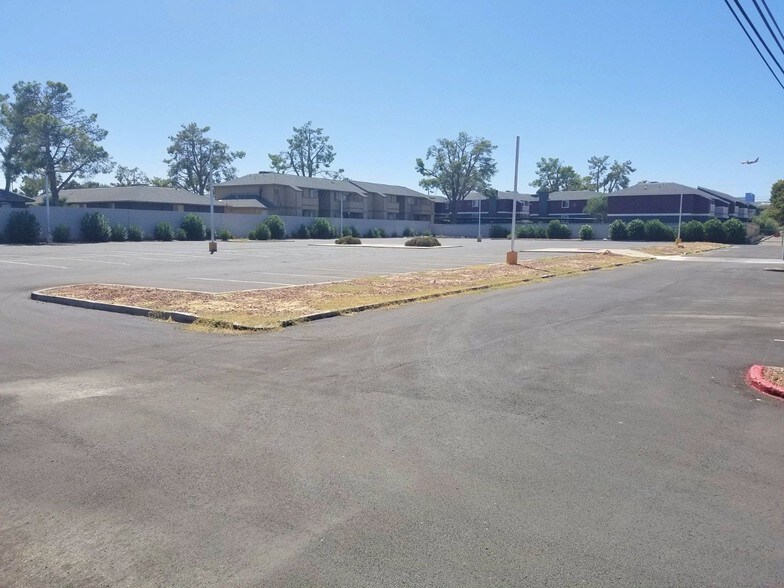 More Photos Of 1555 E Flamingo Rd, Las Vegas Office For Sale