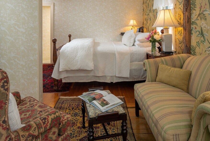 More Photos Of 40 Union St, Blue Hill Hospitality For Sale