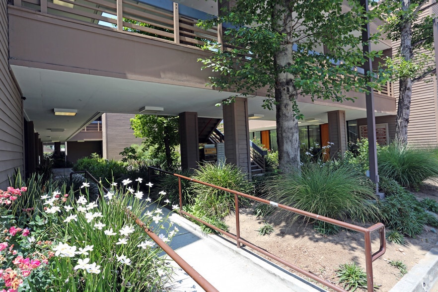 More Photos Of 180 E Main St, Tustin Office For Lease