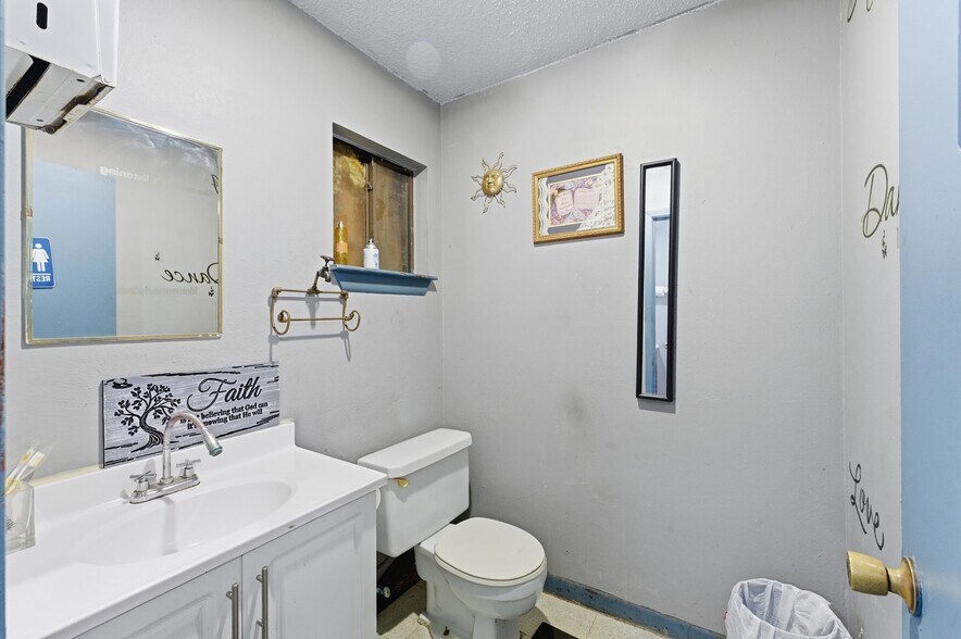 More Photos Of 15831 Highway 105 W, Montgomery Light Manufacturing For Sale