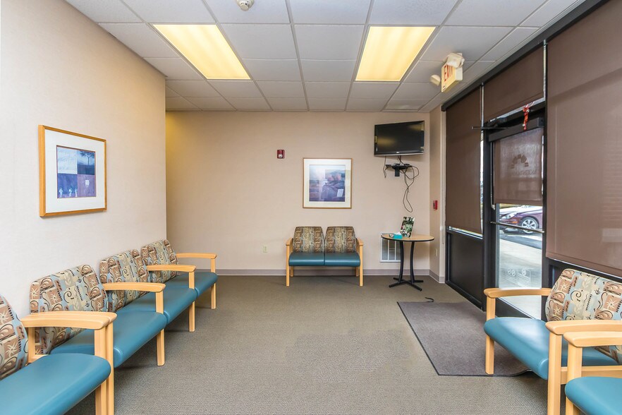 More Photos Of 5323-5345 Hendron Rd, Groveport Medical For Lease