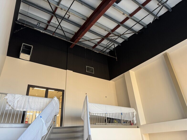 More Photos Of 3 Patterson Rd, Shirley Warehouse For Lease