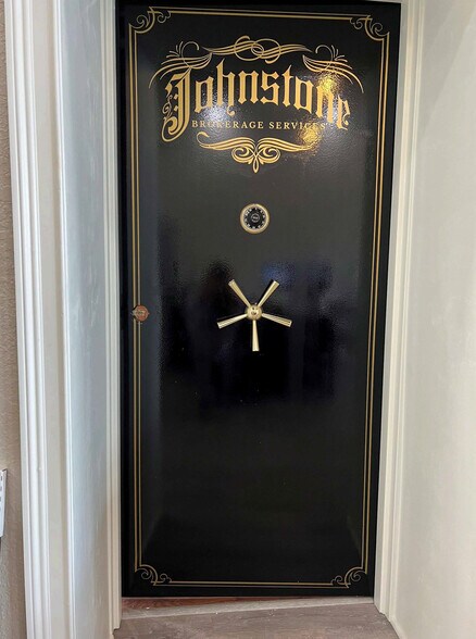 More Photos Of 117 San Augustine St, Center Office Residential For Sale