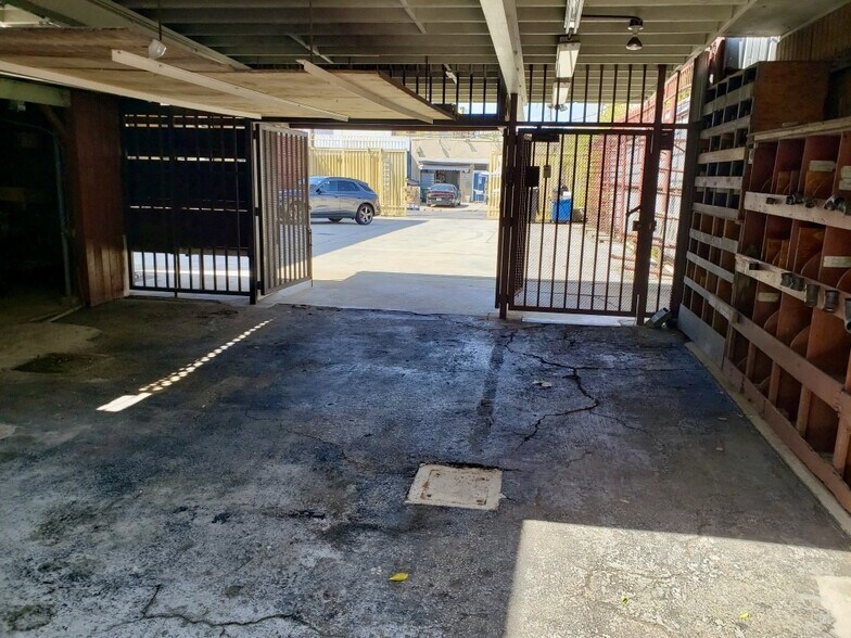 More Photos Of 3773 Overland Ave, Los Angeles Storefront Retail Office For Lease