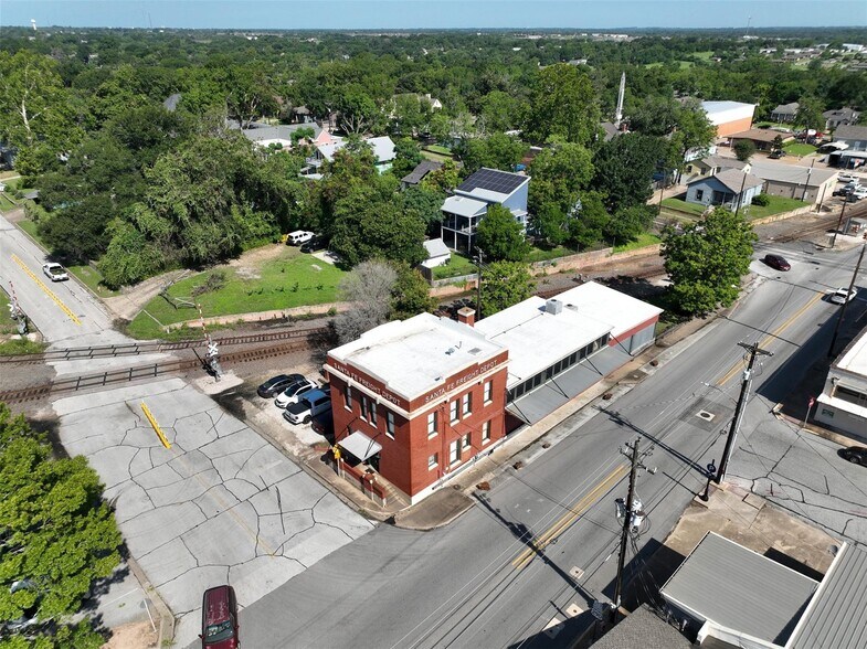 More Photos Of 214 S Austin St, Brenham Office Residential For Lease