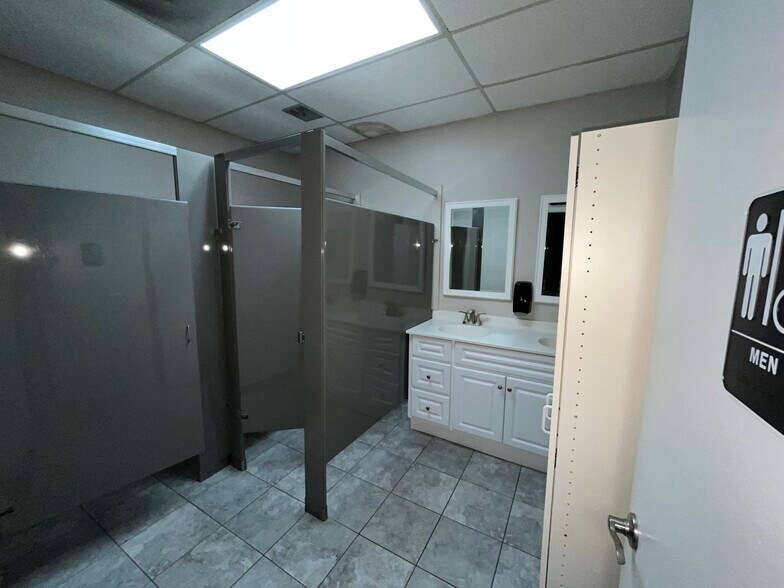 More Photos Of 13555 Automobile Blvd, Clearwater Medical For Lease