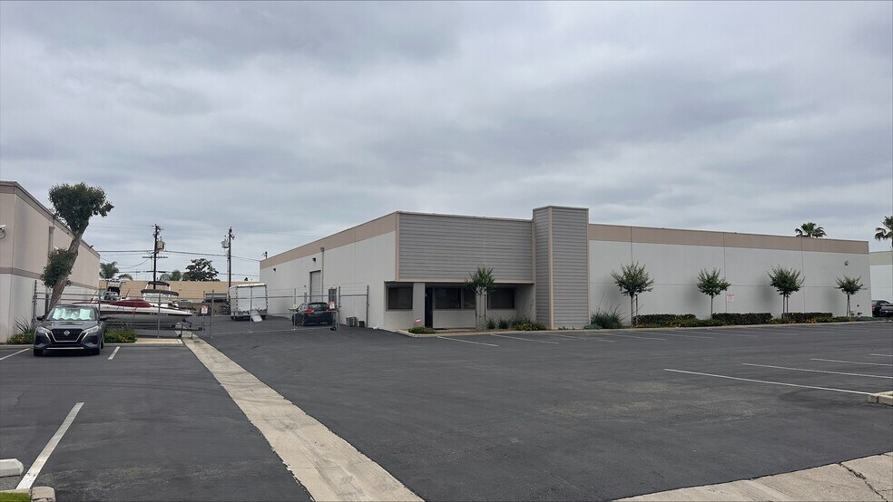 More Photos Of 1169 N Grove St, Anaheim Warehouse For Lease