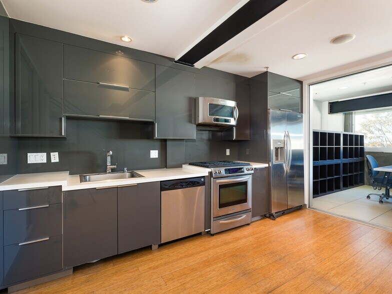 More Photos Of 215-237 California St, El Segundo Loft Creative Space For Lease