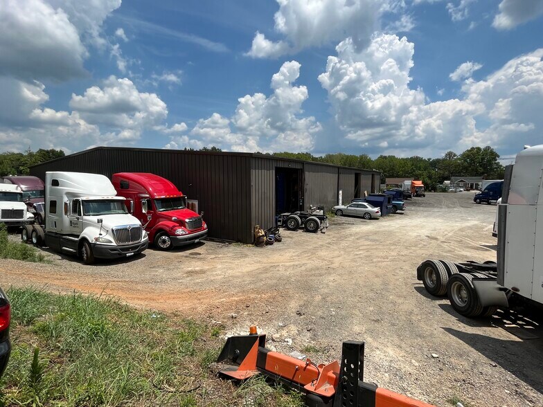 More Photos Of 3251 Robinson Cir, Charlotte Warehouse For Sale