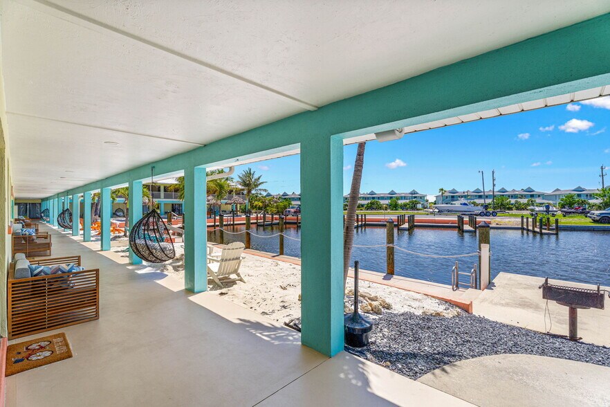 More Photos Of 2938 Sanibel Blvd, Saint James City Hotel For Sale