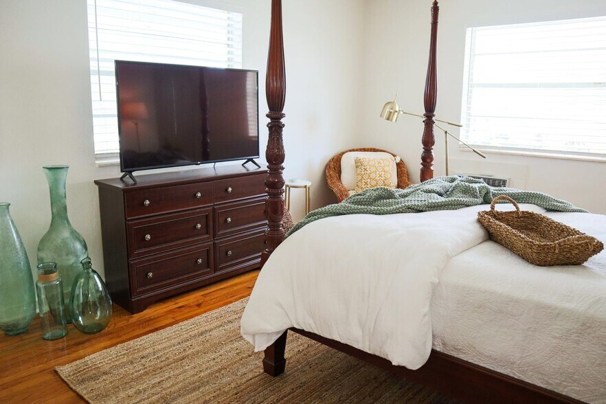 More Photos Of 172 N County Rd, Palm Beach Apartments For Sale