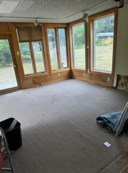 More Photos Of 12 Elm St, Hatfield Warehouse For Lease