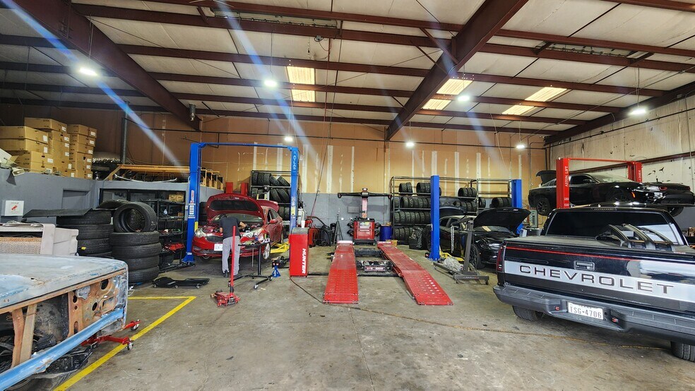 More Photos Of 4306 Camp Wisdom Rd, Dallas Auto Repair For Sale