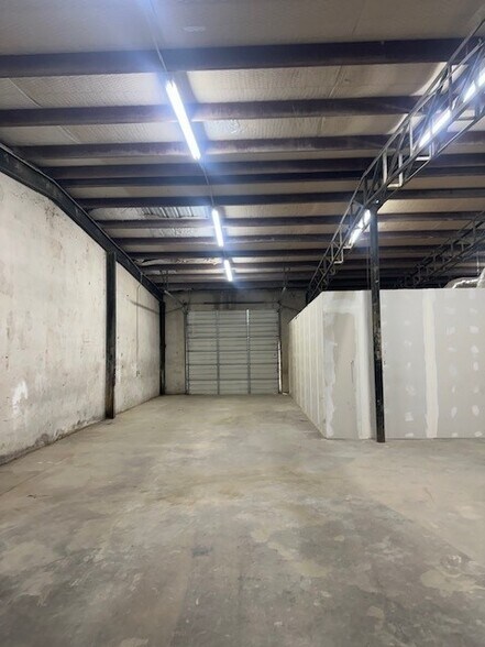 More Photos Of 2703 Marshall St, Fort Worth Warehouse For Sale