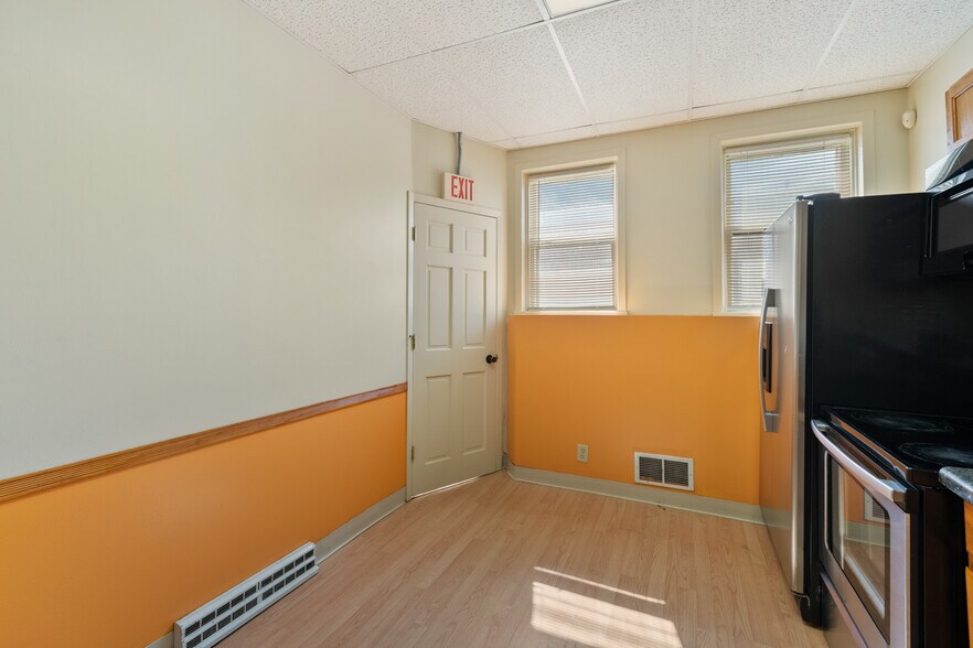 More Photos Of 2319 Vinton St, Omaha Office Residential For Sale