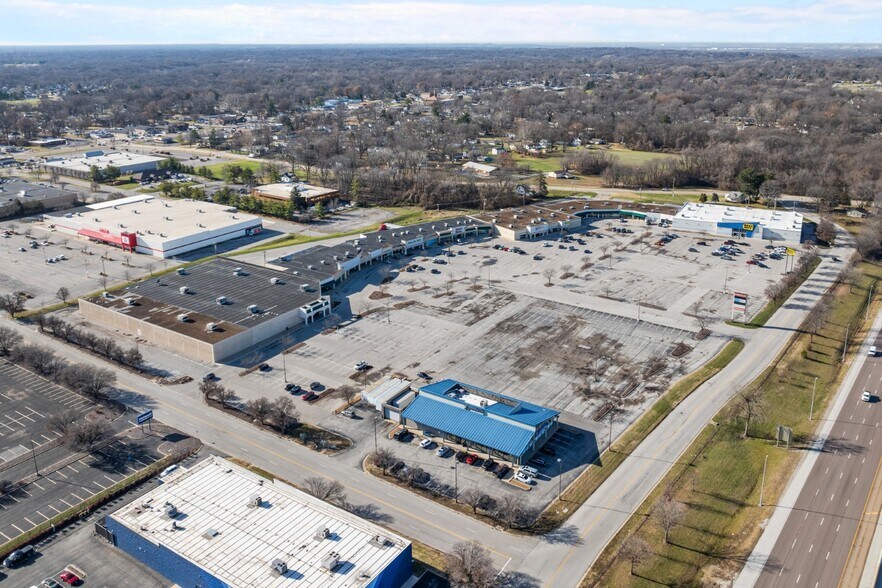 More Photos Of 1-125 Plaza Dr, Fairview Heights Storefront For Lease