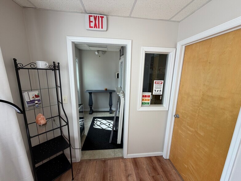 More Photos Of 204-208 S Main St, Manville Medical For Lease