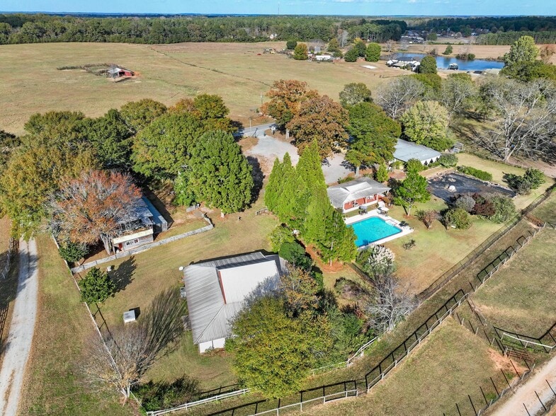 More Photos Of 607 Butts Mill Rd, Pine Mountain General Retail For Sale