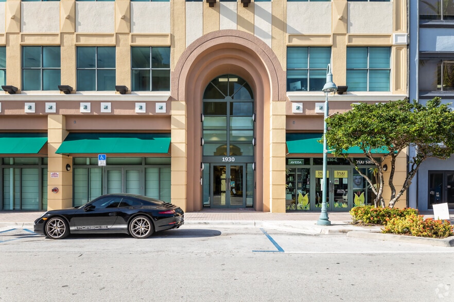 More Photos Of 1930 Harrison St, Hollywood Office For Lease