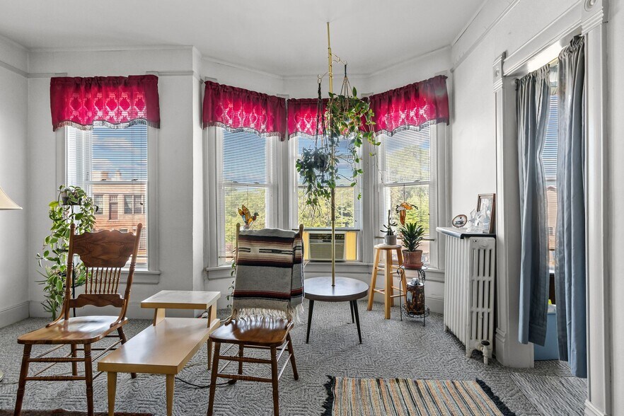 More Photos Of 114 N Capron St, Berlin Restaurant For Sale