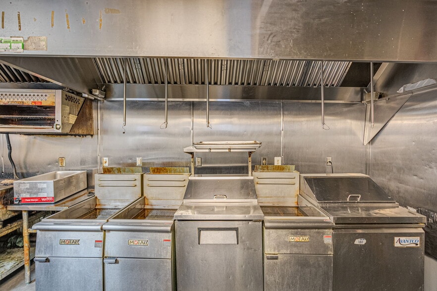 More Photos Of 209 W Congress St, Savannah Restaurant For Sale