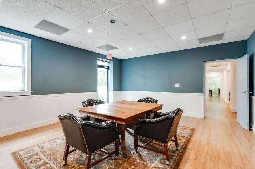 More Photos Of 16945 General Puller Hwy, Deltaville Office For Sale