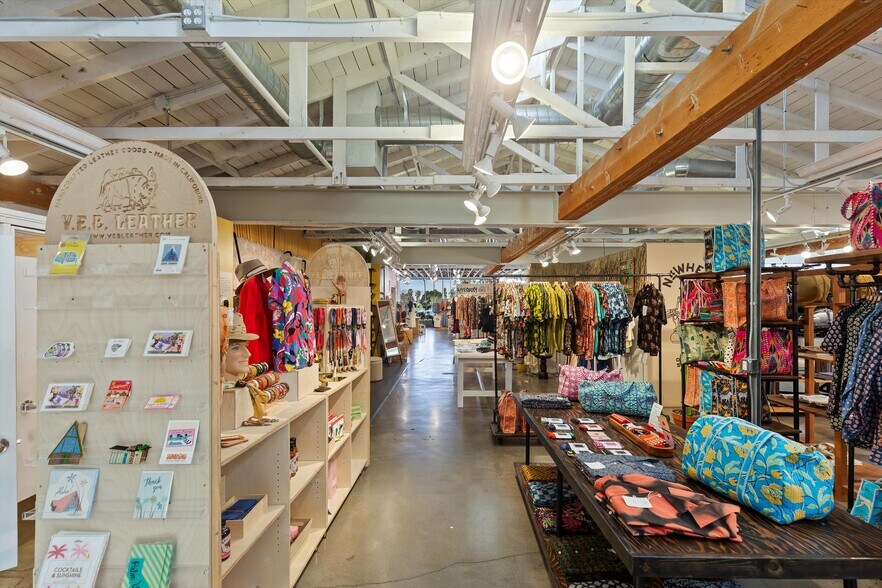 More Photos Of 383 N Indian Canyon Dr, Palm Springs Freestanding For Sale