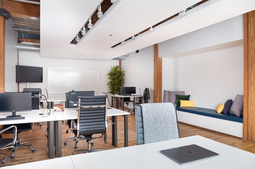 More Photos Of 215 Spadina Ave, Toronto Coworking Space