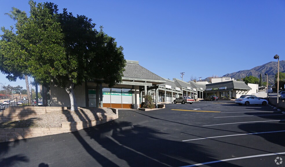 More Photos Of 3129-3131 Foothill Blvd, La Crescenta Storefront Retail Office For Lease