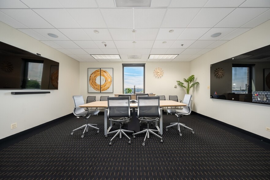 More Photos Of 10700 W Higgins Rd, Rosemont Office For Sale