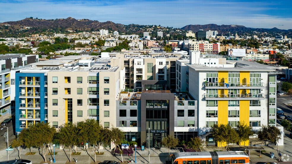 Primary Photo Of 7111 Santa Monica Blvd, West Hollywood Apartments For Lease