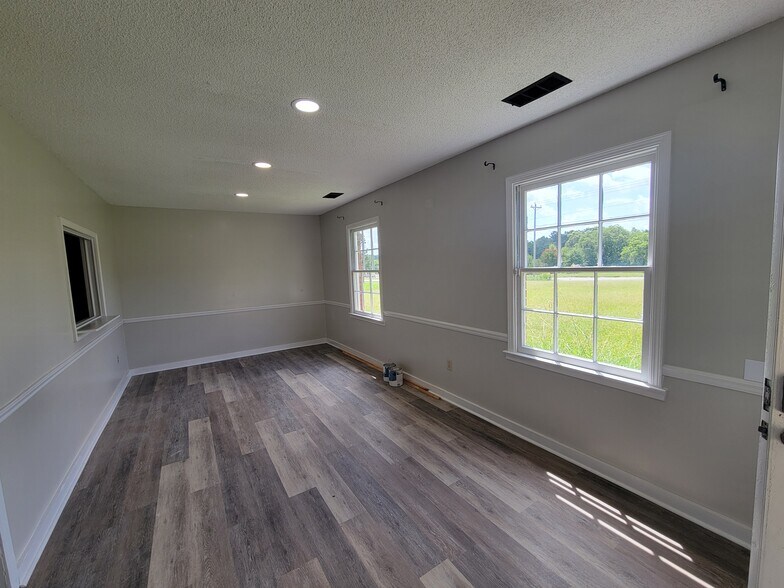 More Photos Of 6226 GA-72 Hwy, Colbert Office For Lease