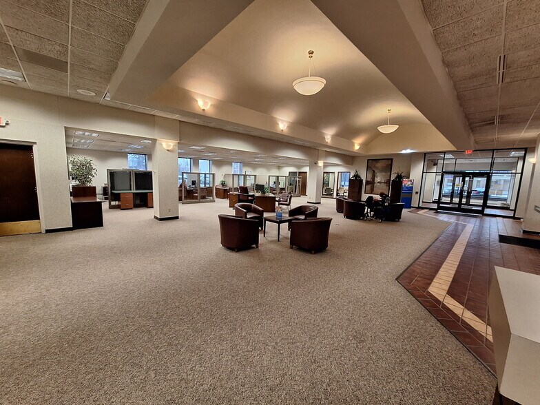 More Photos Of 310 W Walnut St, Green Bay Office For Sale