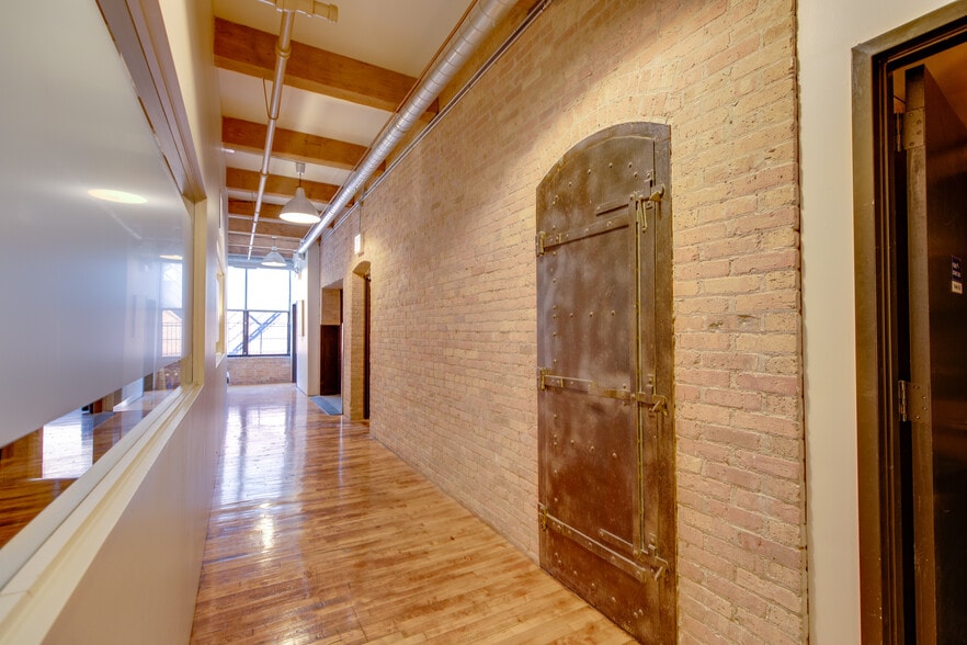 More Photos Of 1132 S Wabash Ave, Chicago Office For Lease