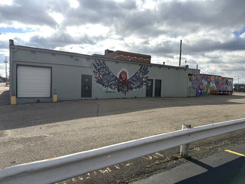 More Photos Of 221 Cherry Ave NE, Canton Distribution For Lease