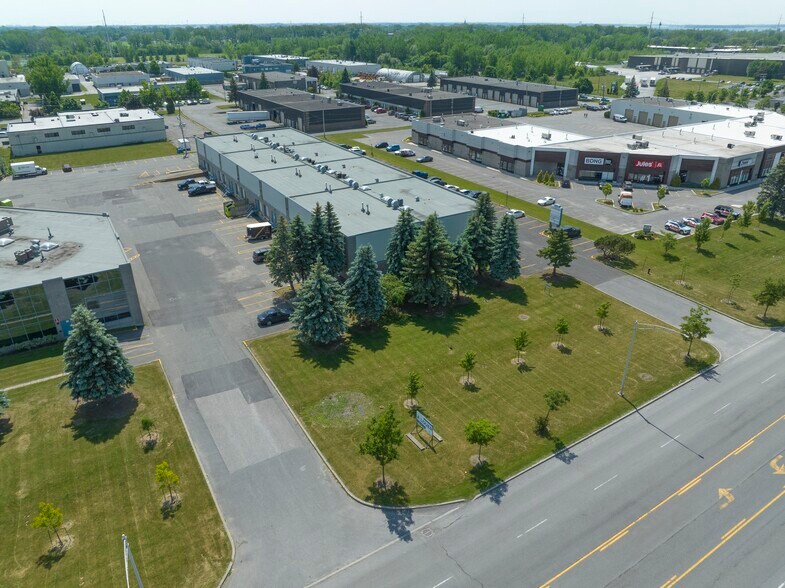 More Photos Of 3600 Boul Matte, Brossard Distribution For Lease