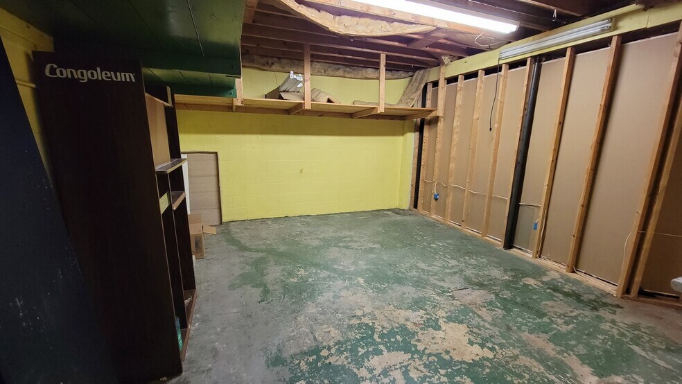 More Photos Of 1222 Western Ave, Chillicothe Flex For Sale