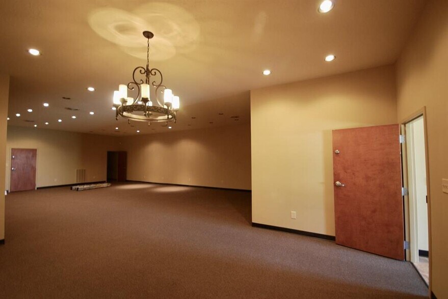 More Photos Of 44 Three Way Ln, Humboldt Office For Sale