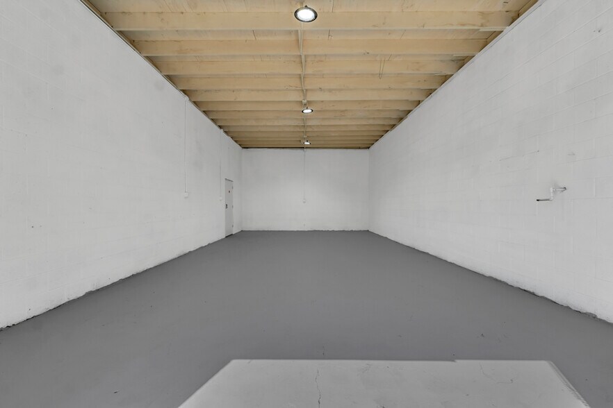 More Photos Of 1626-1640 Pine St, Oxnard Warehouse For Sale