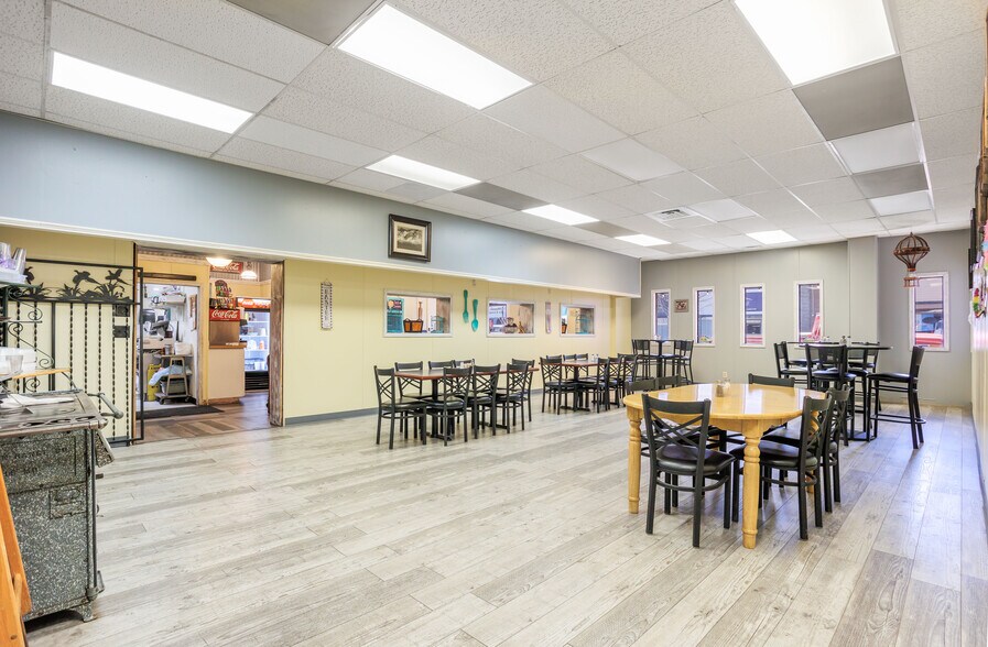 More Photos Of 149 E Main St, Hermiston Bar For Lease